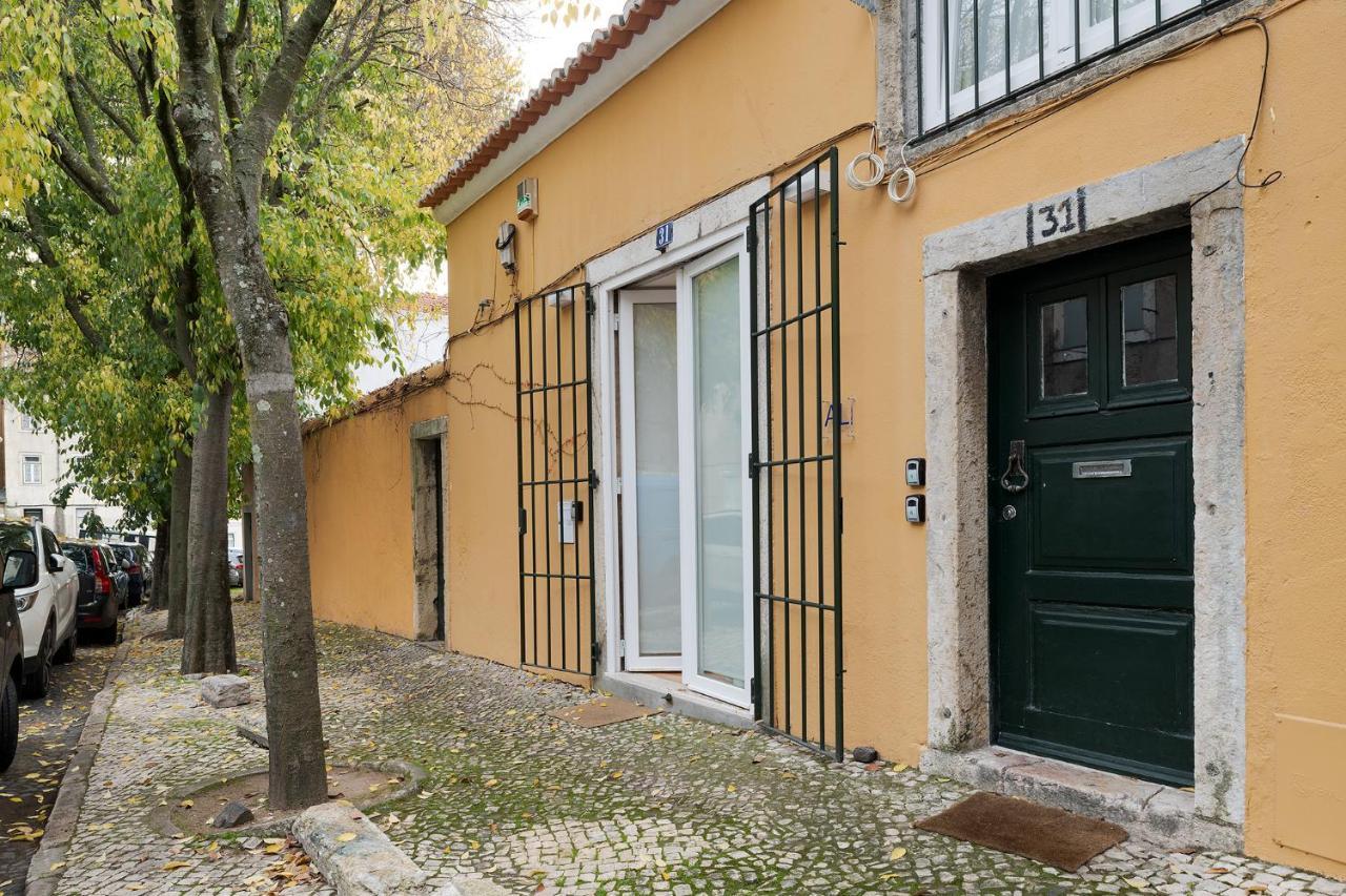 The Yellow House Spacious Duplex In Prazeres District Lisboa Exterior foto